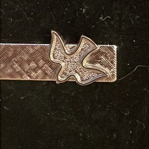 Vintage-50s-silver tone diamond etched zig zag pattern tie bar w/3D raised dove